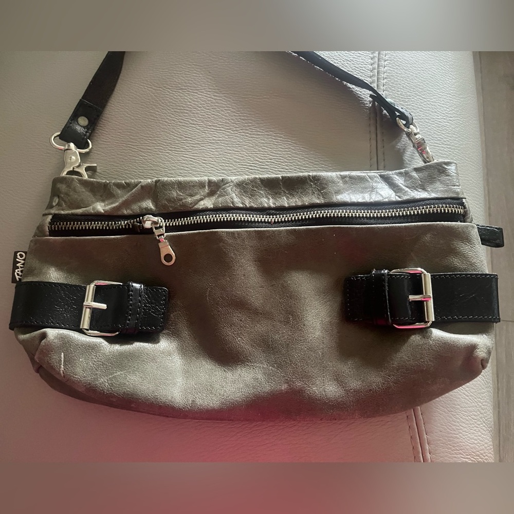 Tano Handbag distressed soft green leather, short shoulder